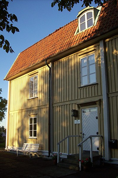 File:Taubehuset entre.jpg