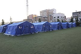 Šatori za hitne situacije na stadionu Niko Dovana u Draču pripremljeni za raseljenike.