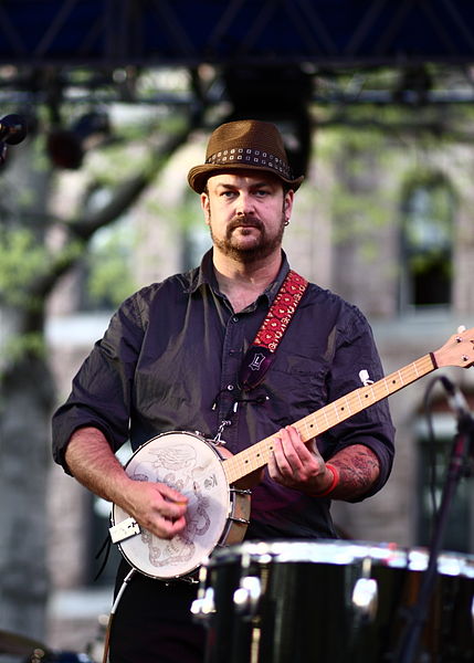 File:The Decemberists at Yale, 28 April 2009 - 57.JPG