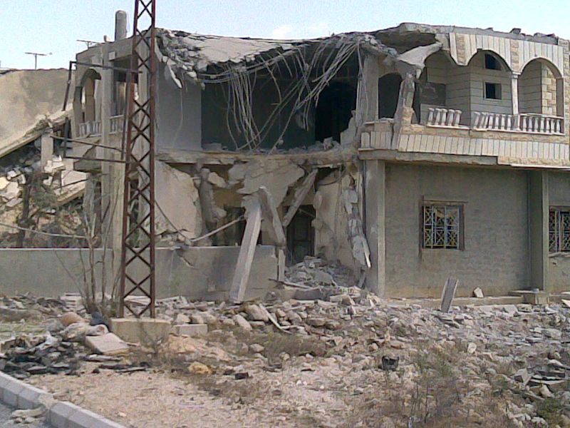 File:The aftermath of Isareli offense in 2006, a ruined home. hussein.hijazy@gmail.com - panoramio.jpg