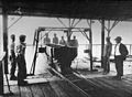 Tsumeb Bergwerk, Namibia: Bestückung des Hochofens, 1908-1914