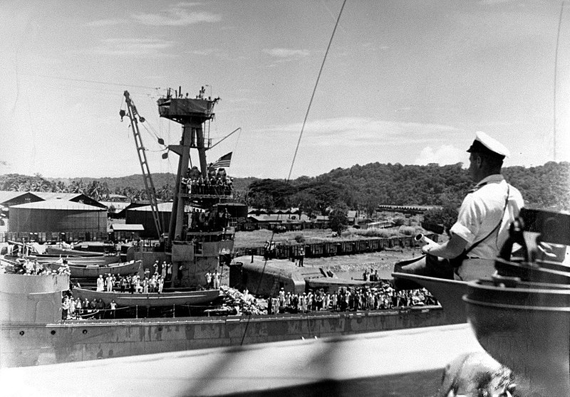 File:USS Houston (CA-30) at Tjilatjap in February 1942.jpg