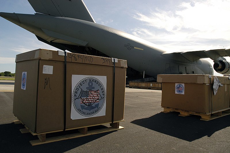 File:US Navy 071124-N-8590G-012 The U.S. Air Force's 10th Airlift Squadron delivers pallets for Project Handclasp on aboard a C-17 Globemaster.jpg