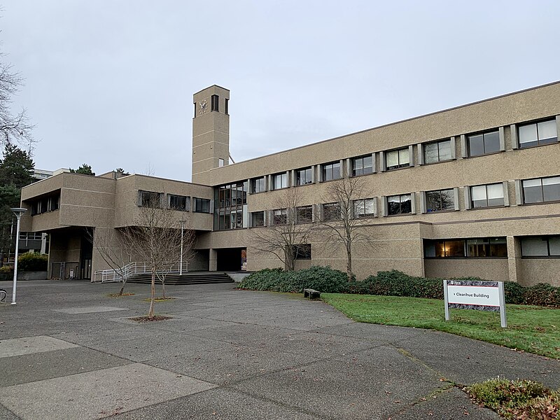 File:UVic Clearihue Building.jpg