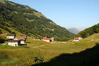 Sella Carnizza mit der Ortschaft Stauli Gnivizza (Blick ostwärts)
