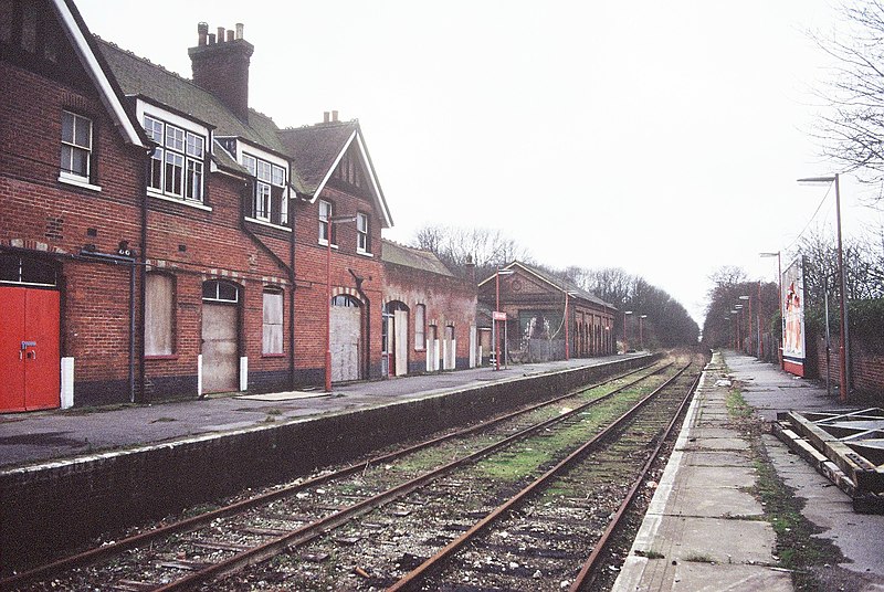 File:Uckfield railway station (1994).JPG