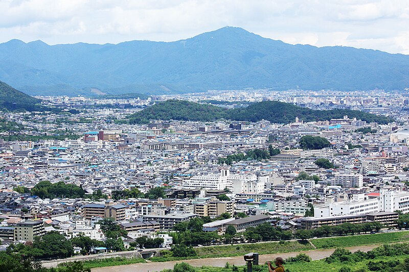 File:Ukyo-ku & Mount Hiei (3811327584).jpg