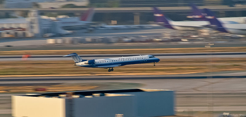 File:United SkyWest CRJ-700 (4914148217).jpg