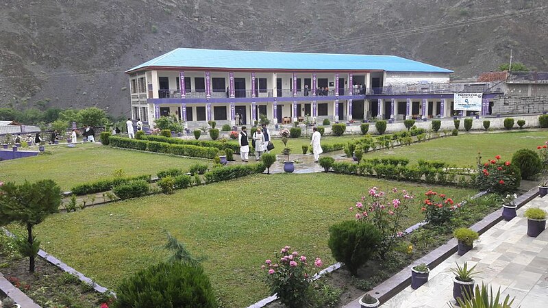 File:University of Chitral.jpg