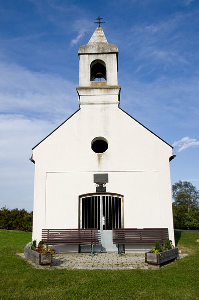 File:Unterpullendorf-Donatuskapelle vorne.jpg