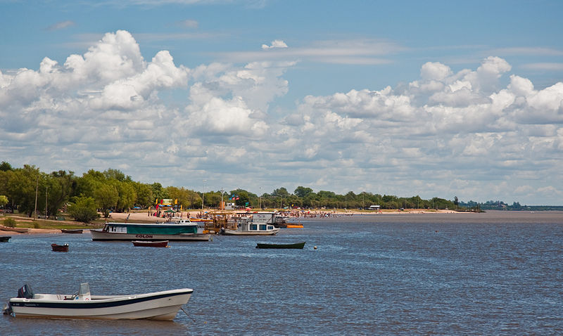 File:Uruguay River at Colon, Entre Rios, Argentina, 1 Jan. 2011 - Flickr - PhillipC.jpg