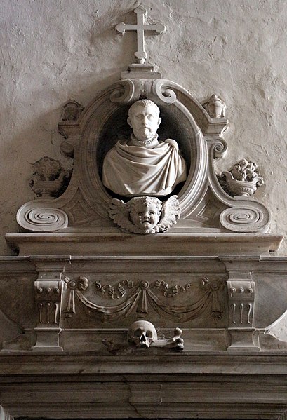 File:Valerio cioli, busto di vincenzo danti su tomba della famiglia danti, 02.jpg