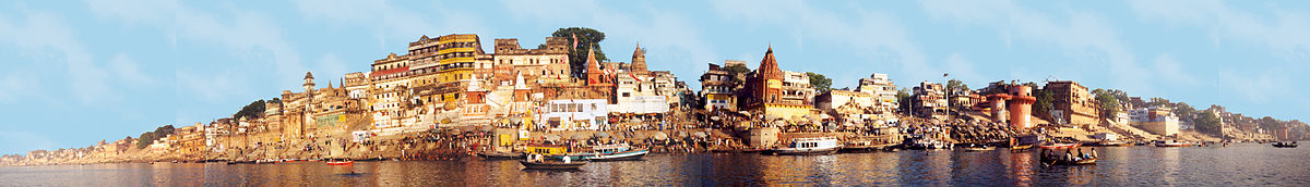 De oever van de Ganges in Benares
