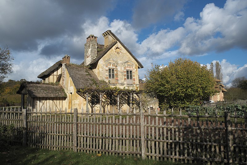 File:Versailles Hameau de la Reine Moulin 387.jpg