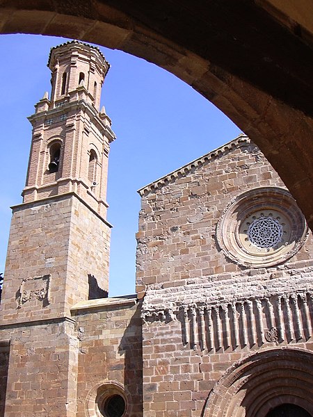 File:Veruela - Iglesia abacial de Santa María de Veruela - Fachada y torre.jpg