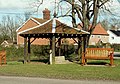 Pompa Kampung sing ditutupi ing Thorpe Abbots, Norfolk, Inggris