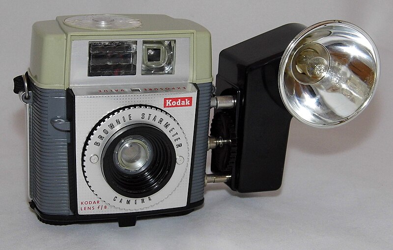 File:Vintage Brownie Starmeter 127 Film Camera, Features A Selenium exposure meter. Produced In The USA From 1960 - 1965 (26177425192).jpg