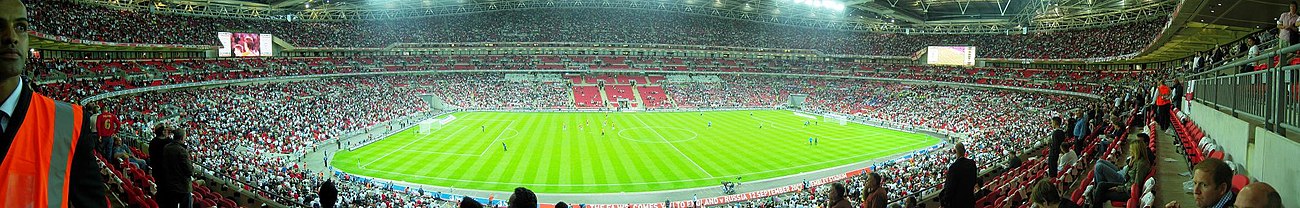 Panorama stadionu Wembley během zápasu Anglie