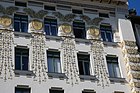 Деталь фасада «Дома с глашатаями» на Linke Wienzeile, 38. Вена. 1899. Архитектор О. Вагнер. Декор К. Мозера