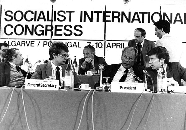 Willy Brandt with outgoing secretary general Bernt Carlsson (left) and new secretary general Pentti Väänänen (right) at the Socialist International Co