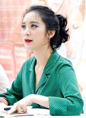 Woo Hye-rim at a fanmeet in July 2016 03.jpg