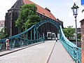 Le pont Tumski - en arrière-plan l'île de sable de Wrocław - (Wyspa Piasek) et l'Église de la Vierge Marie la plus sainte - (kościół Najśw. Marii Panny)