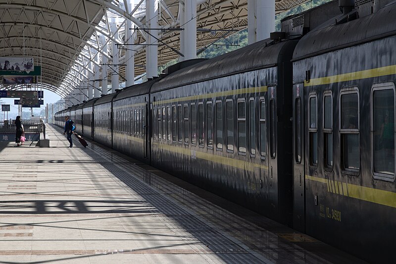 File:Zhangjiajie railway station.jpg