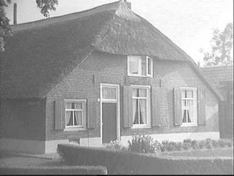 File:Zij- en voorgevel nr. O7-B - Oosterwolde - 20473338 - RCE.jpg