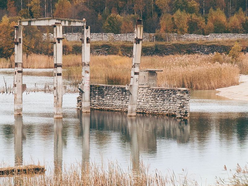 File:"Vasalemma marmor" ehk Rummu karjäär sügiskuues 2015.JPG