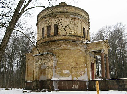 After leaving Lampovo, the group visited Druzhnoselye village to examine a Saint Stefania Catholic church, built as a burial vault for beloved wife of XIX century local landlord, Napoleonic wars hero, Russian Field Marshal of German origin, General Peter Wittgenstein