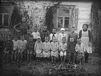 Вихованці і вихователі дитячих ясел в с. Козаровичі Димерського району Київської області (1934)