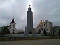 Memorial de la Gloria Militar.  En el fondo a la derecha está la Catedral de Miguel Arcángel (la ciudad de Rybnitsa)