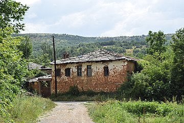 Стара куќа во селото