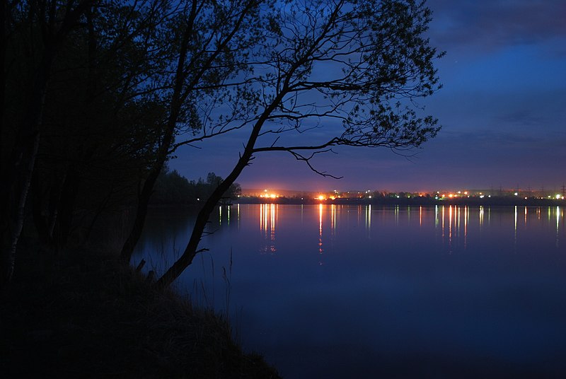 File:Тула. Суворовское водохранилище ночью 09-05-2009г. - panoramio.jpg