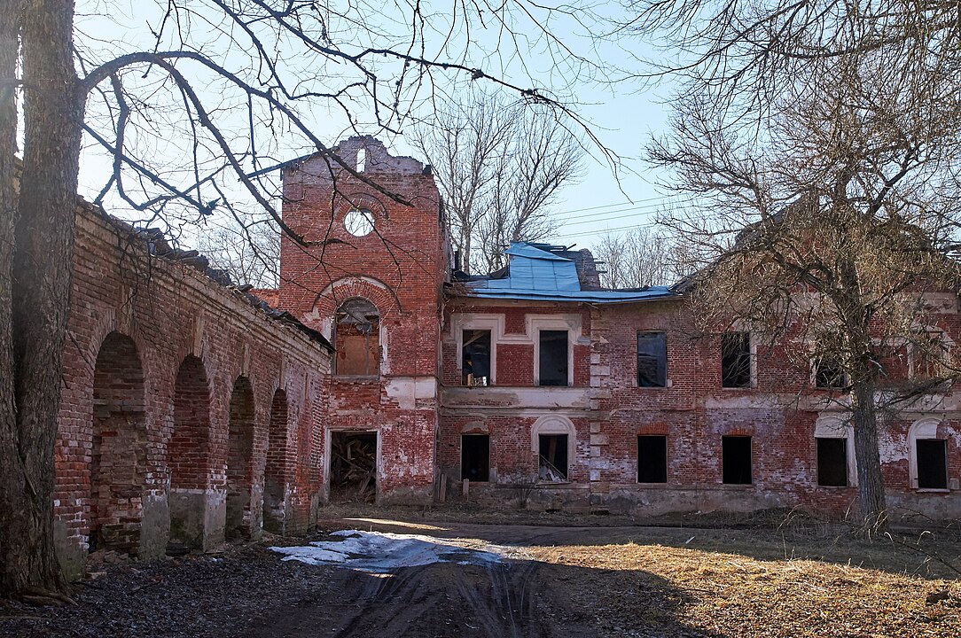 Редкино тверская обл. Усадьба в Редкино: поселение с привидениями. Редкино Тверская область. Пгт Редкино Конаковский район. Усадьба Редкино Волосовский район.