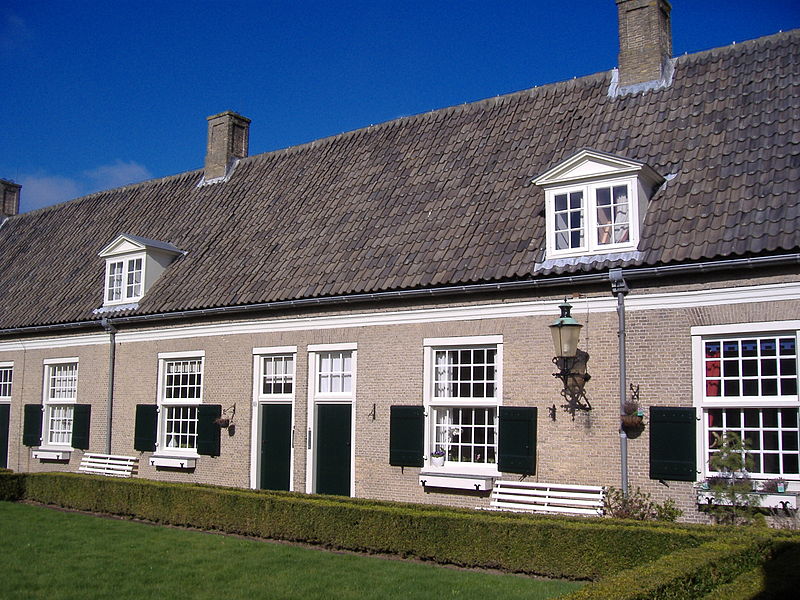 File:15396 Sint Paulushofje, Etten-Leur 004a - zicht op noordelijke rij huisjes..JPG