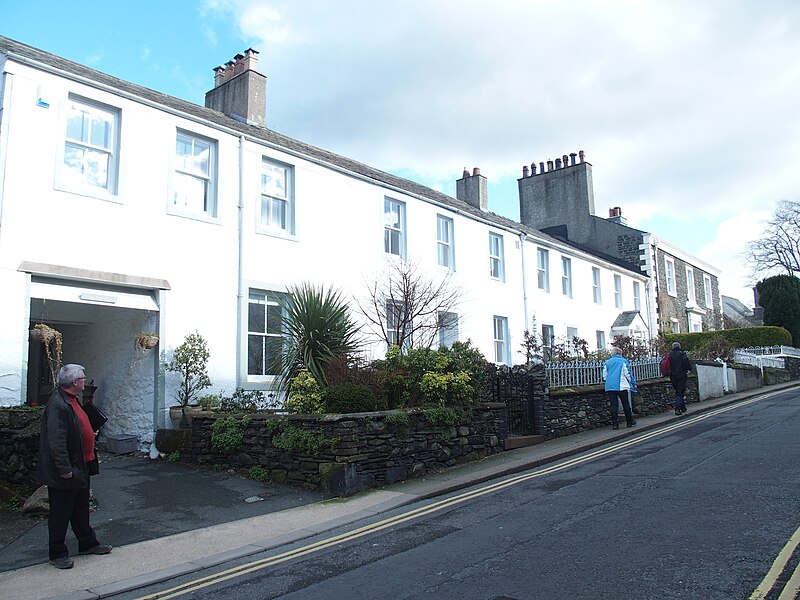 File:17-23 St John's Street Keswick.JPG