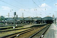 Train shed 1998-05-13 Wiesbaden Hbf.jpg