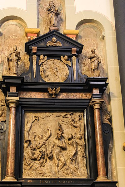 File:2016-06-15-bonn-muensterbasilika-innenansicht-taufe-jesu-altar-02.jpg