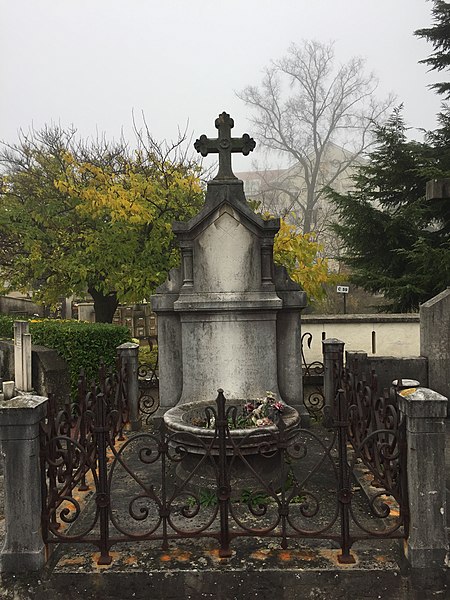 File:2016-11-27 cemetery of Croix-Rousse (old) (13).JPG
