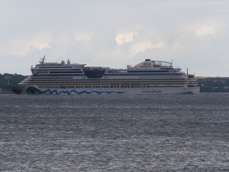 File:AIDAmar leaving Tallinn 12 August 2013.JPG