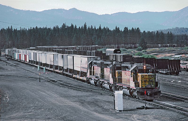 File:A Chase in Feather River Canyon (27258147575).jpg