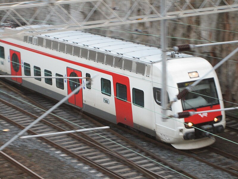 File:A commuter train (type Sm4) near the Helsinki railway station in Finland.jpg