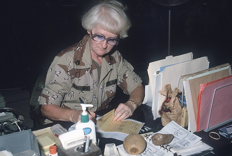 File:A female soldier works in the U.S. Army Central headquarters during the multinational joint service Exercise BRIGHT STAR'85 - DPLA - f255859b3447cb98208a4928e923ba60.jpeg