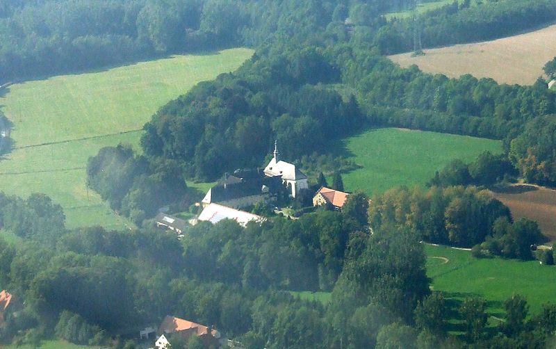 File:Aerial view of Gut Holthausen.jpg