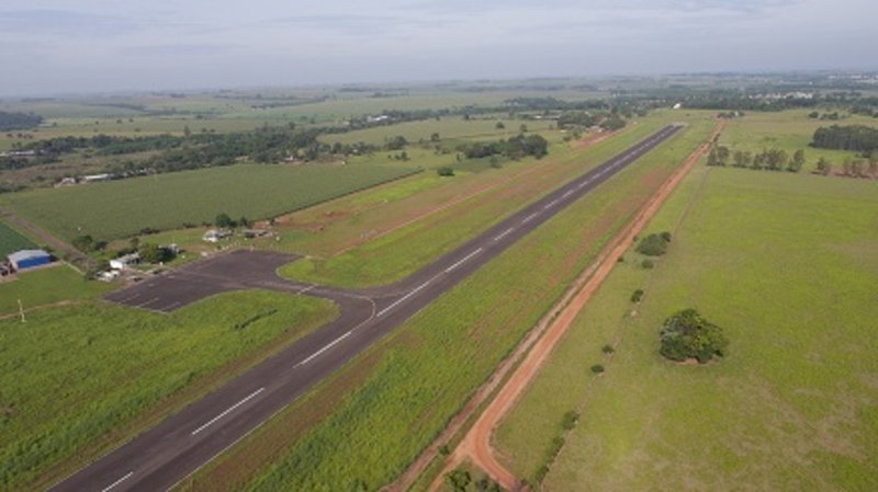 File:Aeroporto de Guaíra.jpg