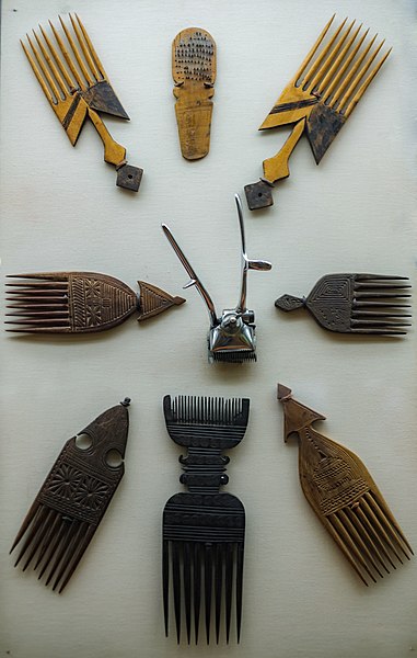 File:African Ebony hand carved comb set.jpg