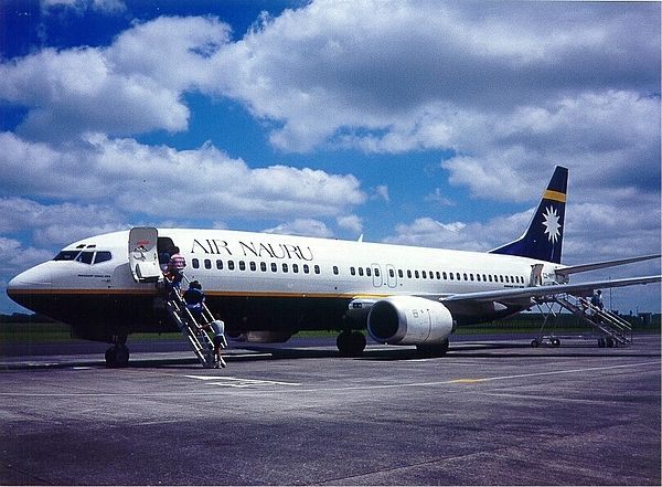 An Air Nauru Boeing 737-400 operating for Kiwi Air at Hamilton in 1995