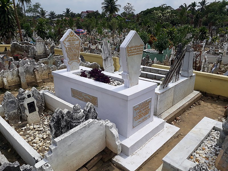 File:Amir Hamzah Grave.jpg