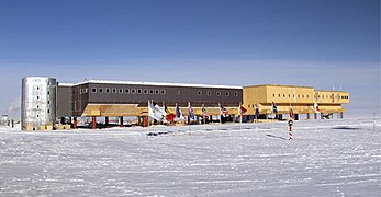 Pohled na Elevated station z jižního pólu.